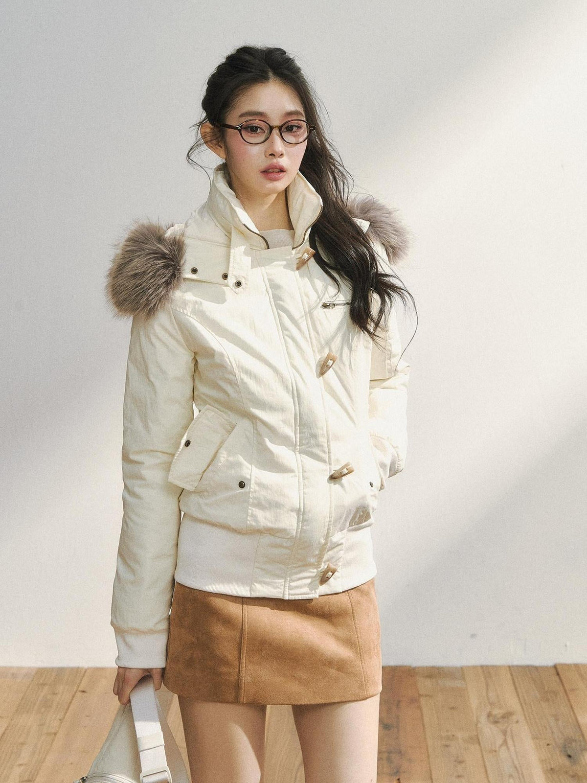 Warm Hooded Two Tone Fur Collar Toggle Closure Short Casual Women Puffer Jackets