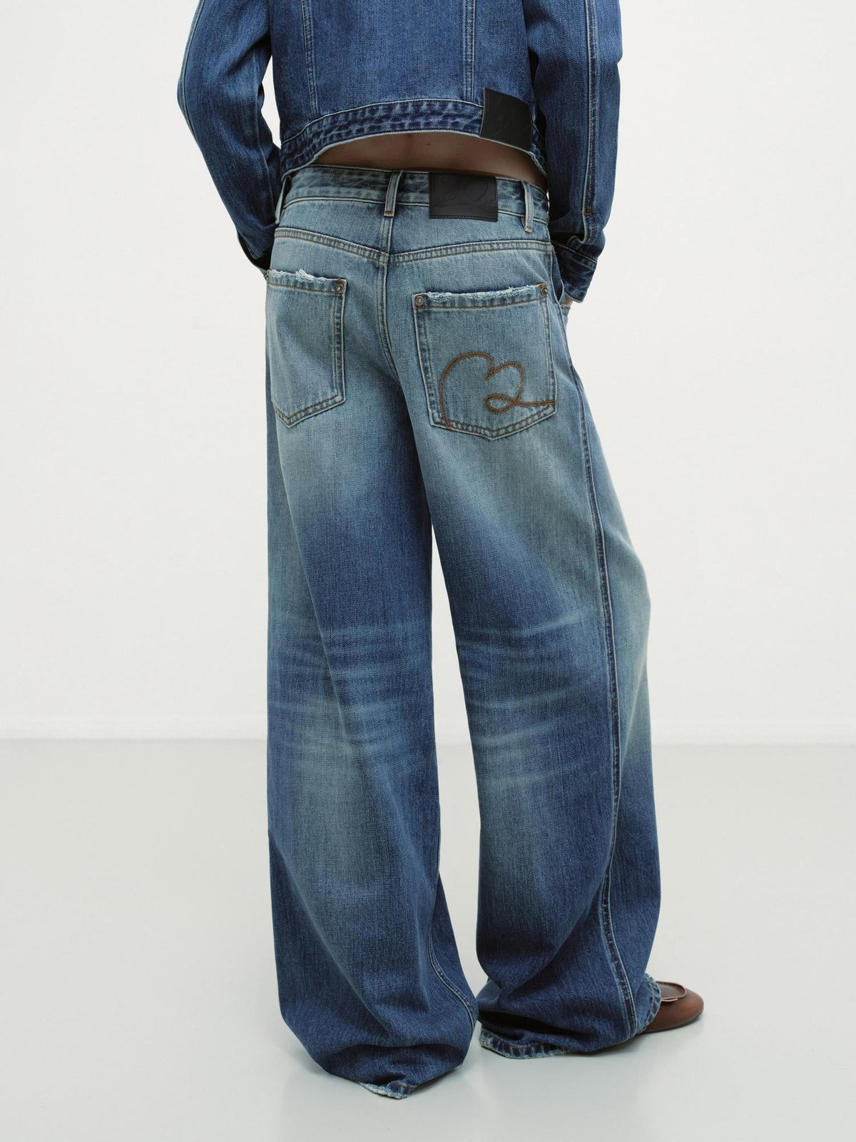 Durable Distressed Cotton Loose Fit Natural Waist Women Zip Fly Straight Jeans